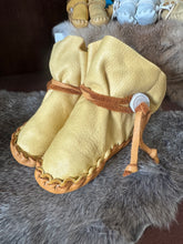Load image into Gallery viewer, Walker JMOC Moccasins
