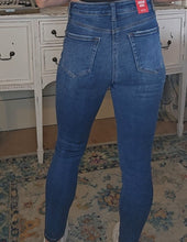 Load image into Gallery viewer, High Wasted Skinny Jeans
