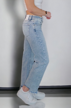 Load image into Gallery viewer, KanCan Acid Wash Cropped Jeans
