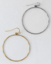 Load image into Gallery viewer, Simple Hoop Earrings

