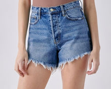 Load image into Gallery viewer, Cello 90&#39;s Vibe Denim Shorts

