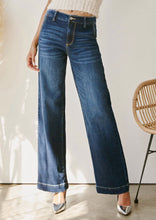 Load image into Gallery viewer, KanCan Jeans

